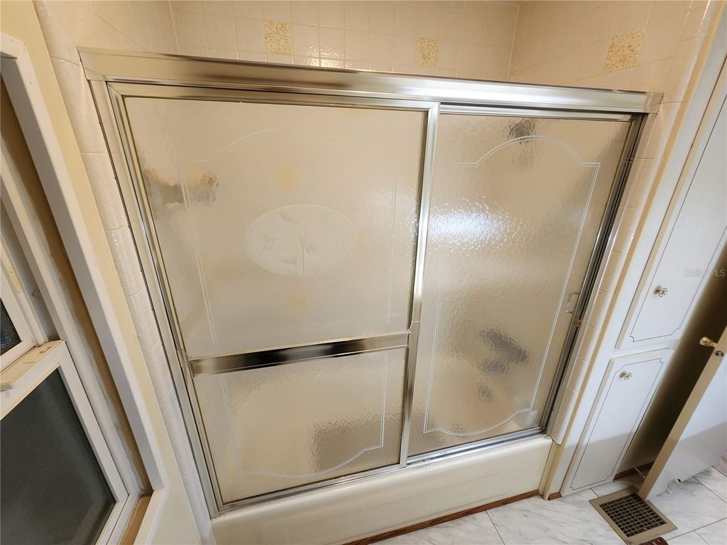 Image 19 of property listing at 808 53RD AVENUE E 110, Bradenton, FL 34203