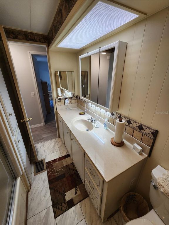 Image 20 of property listing at 808 53RD AVENUE E 110, Bradenton, FL 34203