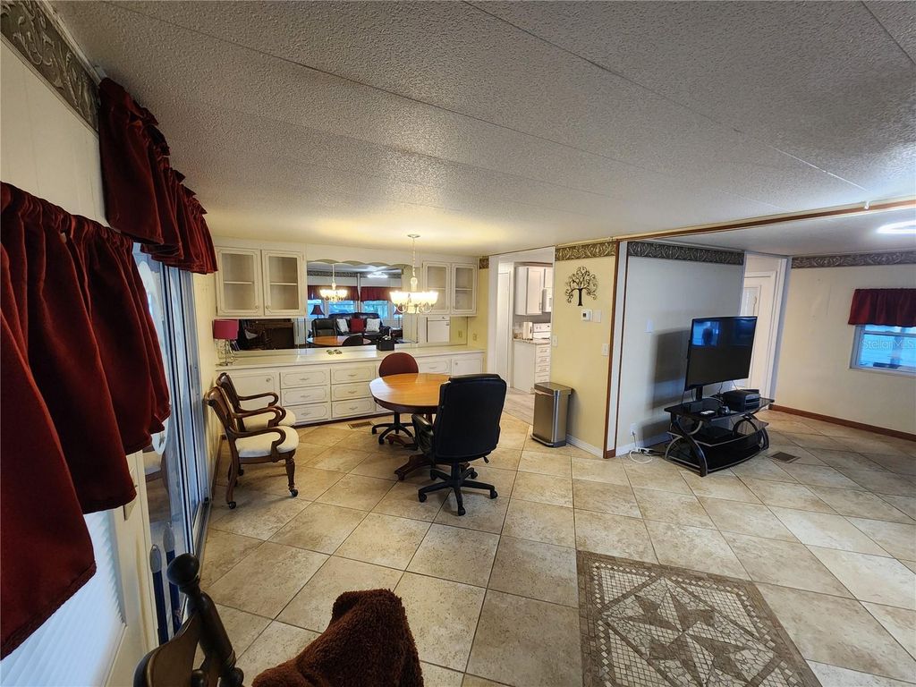 Image 3 of property listing at 808 53RD AVENUE E 110, Bradenton, FL 34203