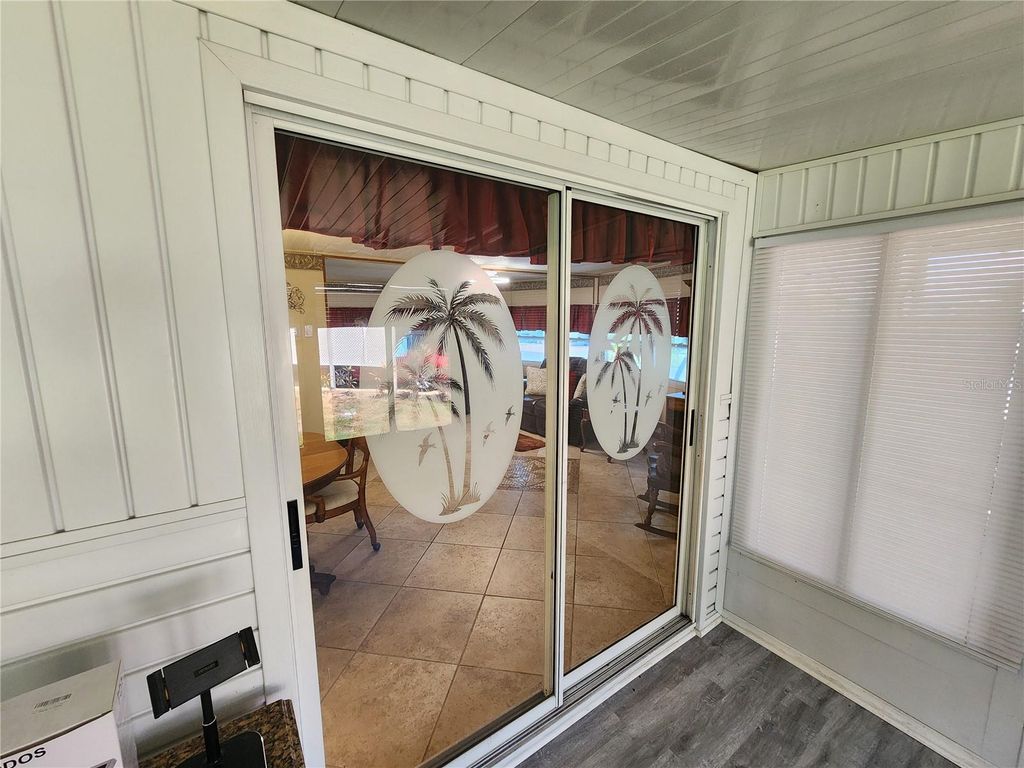Image 21 of property listing at 808 53RD AVENUE E 110, Bradenton, FL 34203