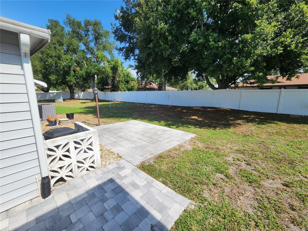 Image 25 of property listing at 808 53RD AVENUE E 110, Bradenton, FL 34203