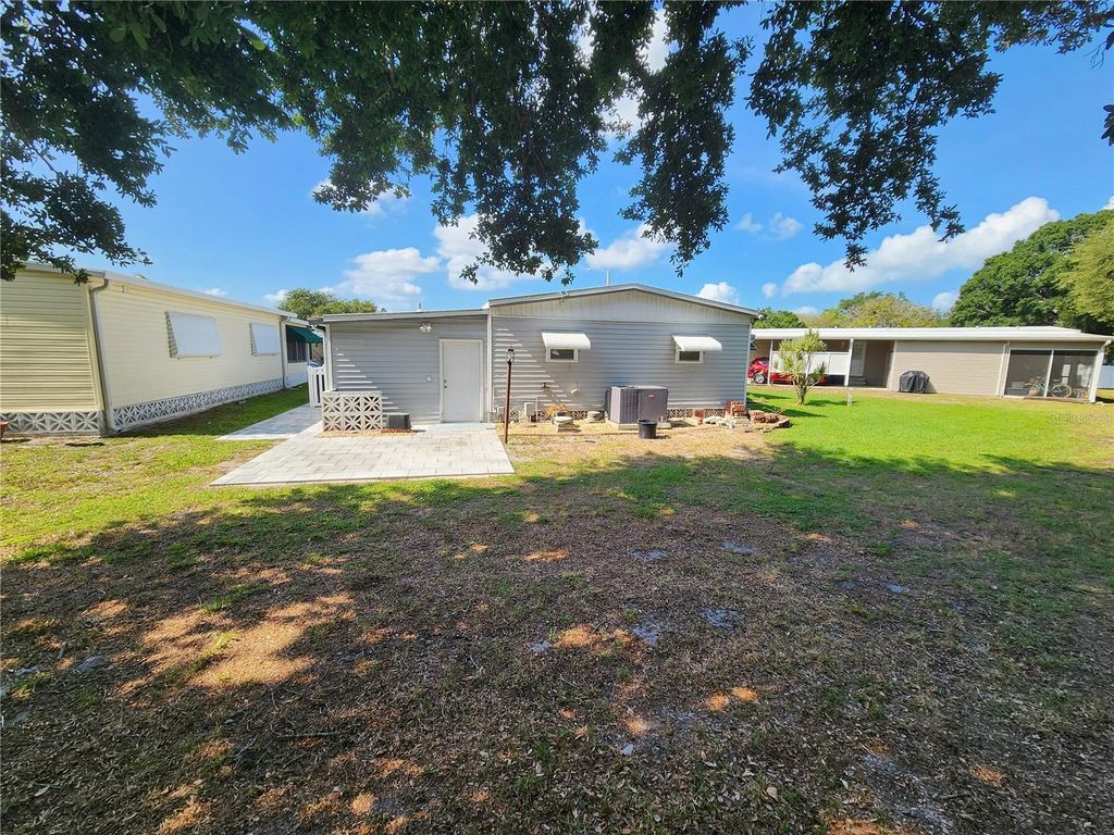 Image 28 of property listing at 808 53RD AVENUE E 110, Bradenton, FL 34203