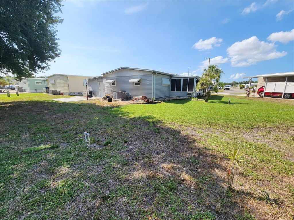 Image 29 of property listing at 808 53RD AVENUE E 110, Bradenton, FL 34203