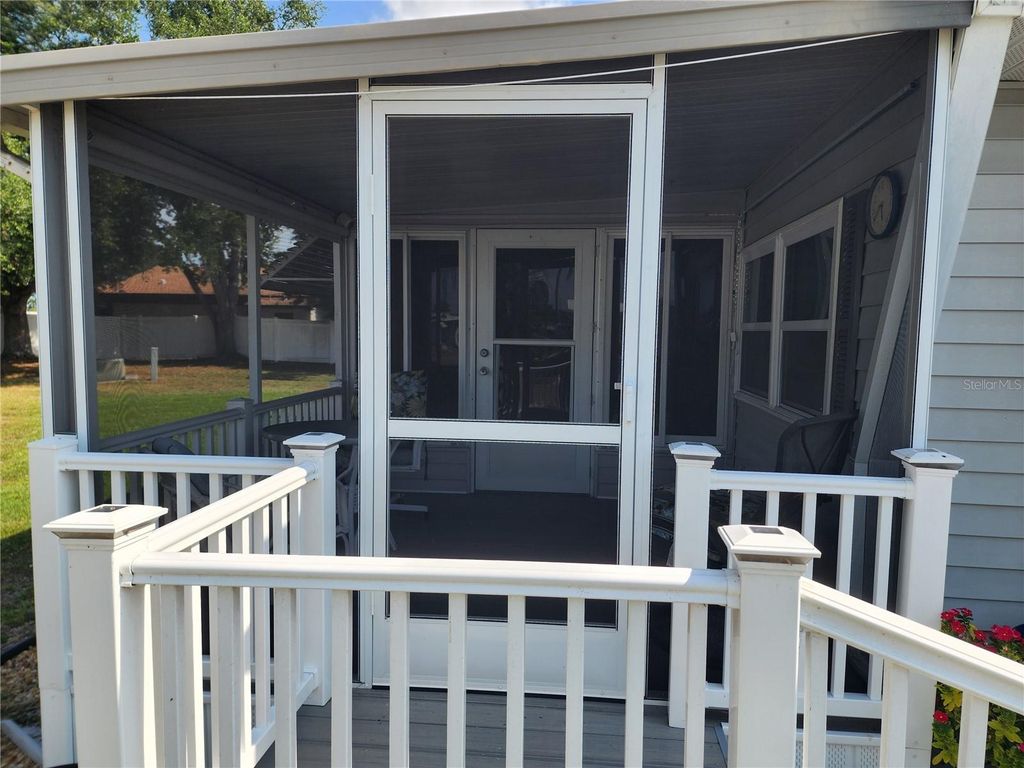 Image 32 of property listing at 808 53RD AVENUE E 110, Bradenton, FL 34203