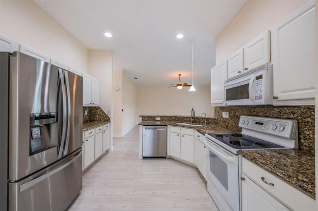 1230 CORINTH GREENS DRIVE 2, Sun City Center, FL 33573