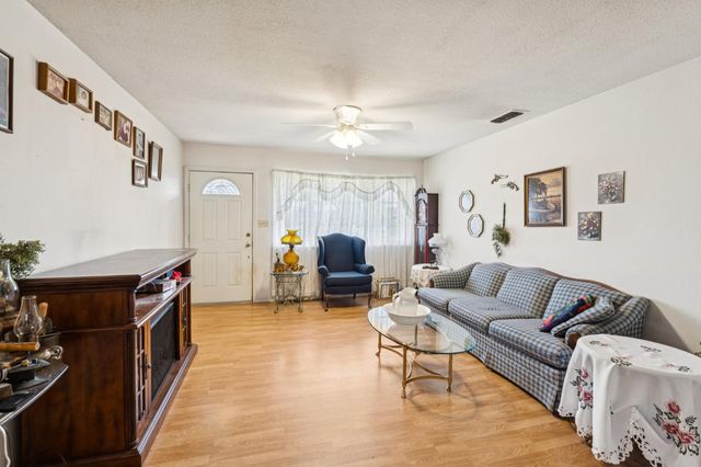 5725 Mangrove Ct, Orangevale, CA 95662