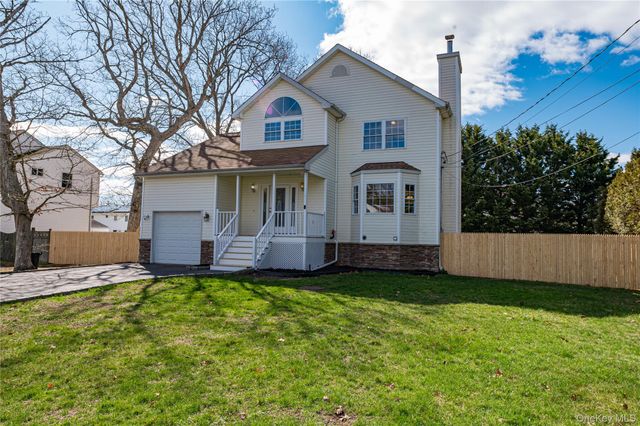 44 Westminster Drive, Shirley, NY 11967