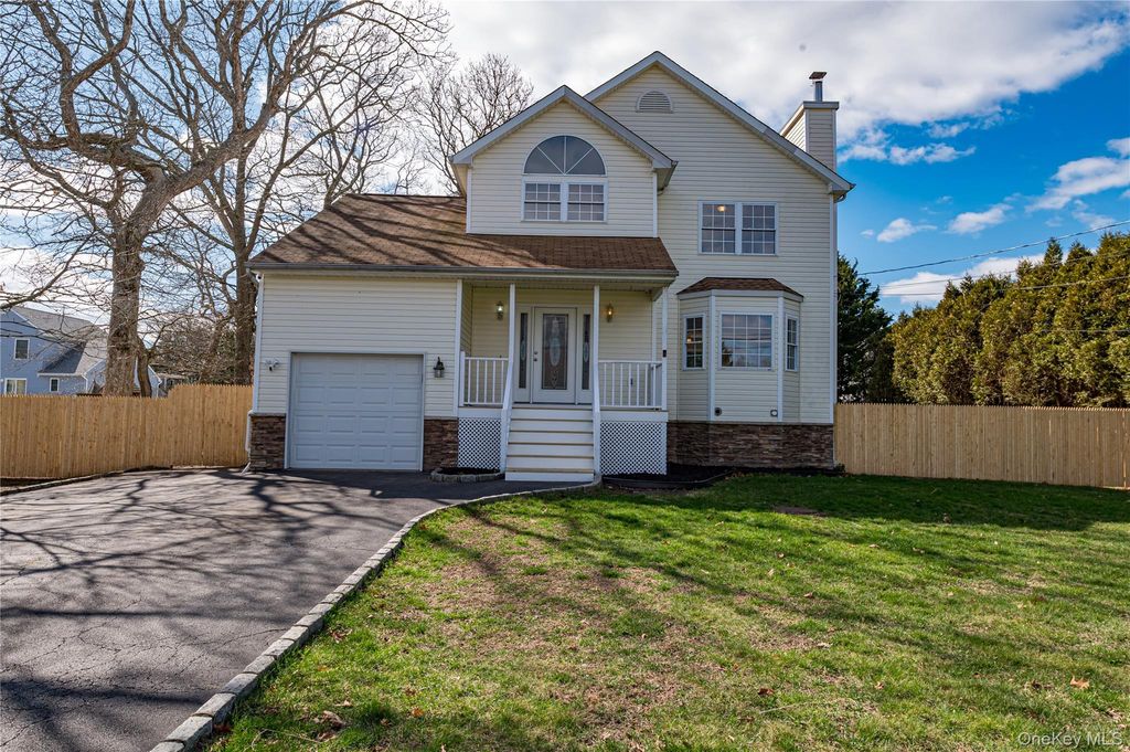 44 Westminster Drive, Shirley, NY 11967