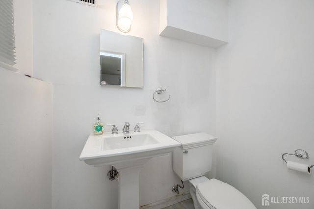 3 Charles Court, Edison, NJ 08820