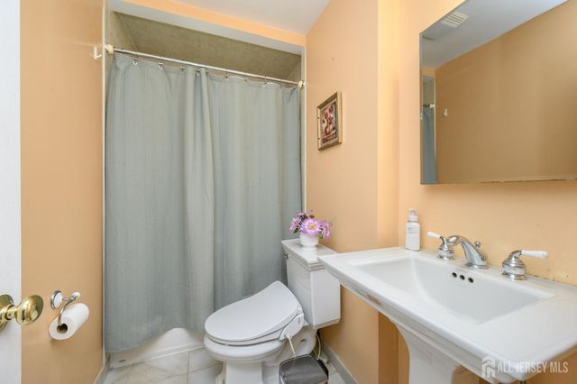 3 Charles Court, Edison, NJ 08820
