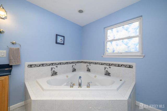 3 Charles Court, Edison, NJ 08820