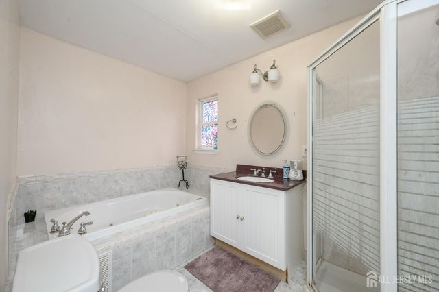 3 Charles Court, Edison, NJ 08820