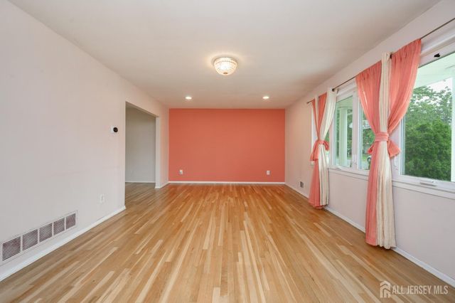 3 Charles Court, Edison, NJ 08820
