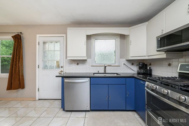 3 Charles Court, Edison, NJ 08820