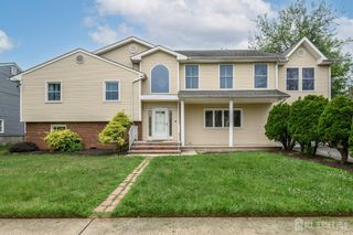 3 Charles Court, Edison, NJ 08820