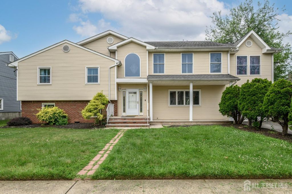3 Charles Court, Edison, NJ 08820
