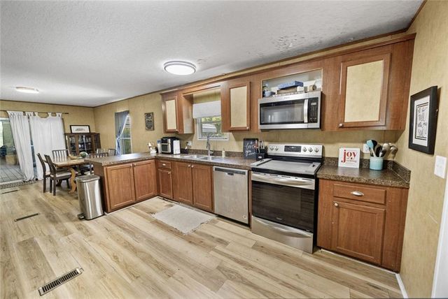 1575 Davis Road W, Fairmount, GA 30139