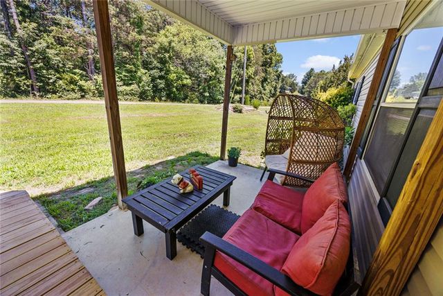1575 Davis Road W, Fairmount, GA 30139