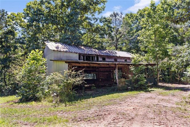 1575 Davis Road W, Fairmount, GA 30139