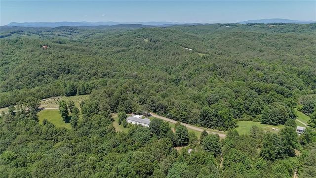 1575 Davis Road W, Fairmount, GA 30139