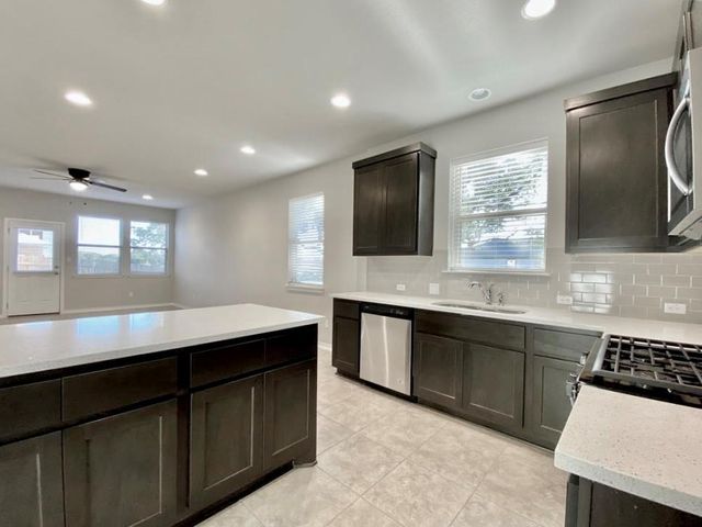 2309 Pecan Island DR, Leander, TX 78641