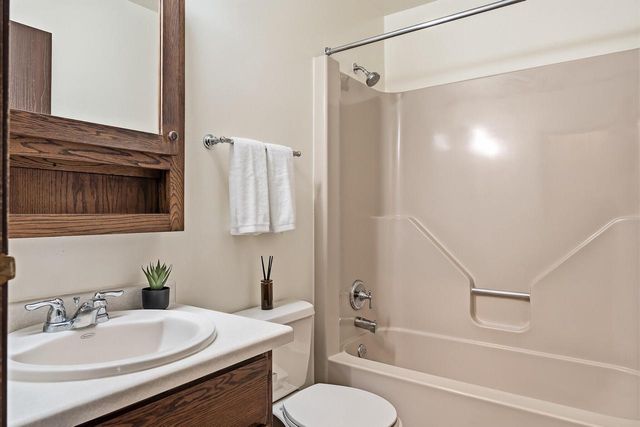 703 Hanson COURT, Onalaska, WI 54650