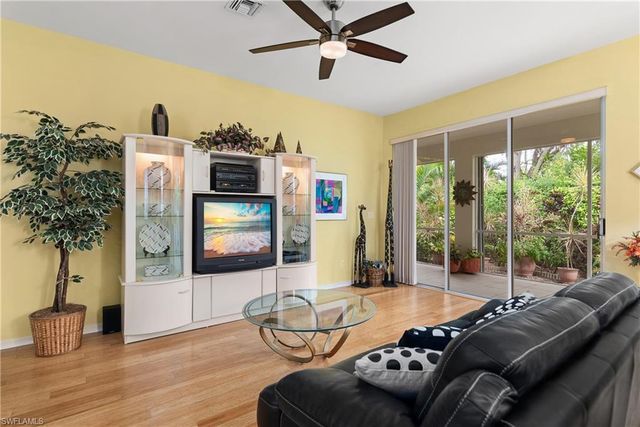 455 Crossfield CIR # 71, Naples, FL 34104