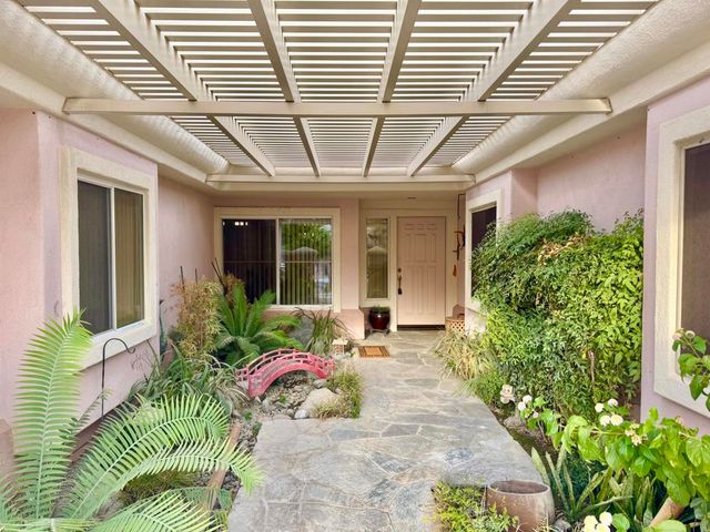 38517 Fallbrook Avenue, Palm Desert, CA 92211