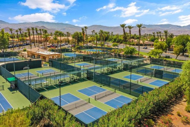 38517 Fallbrook Avenue, Palm Desert, CA 92211
