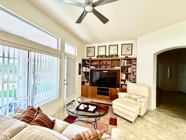 38517 Fallbrook Avenue, Palm Desert, CA 92211