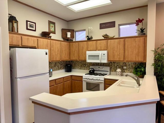 38517 Fallbrook Avenue, Palm Desert, CA 92211