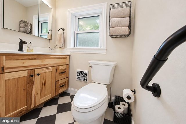 102 WEST AVE, Pitman, NJ 08071