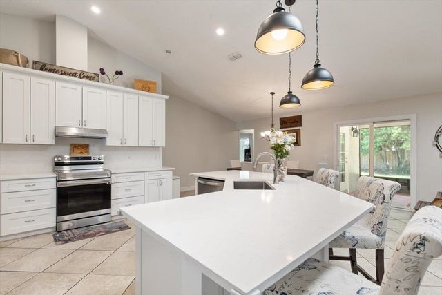 2066 E Forest Gate Dr, Jacksonville, FL 32246