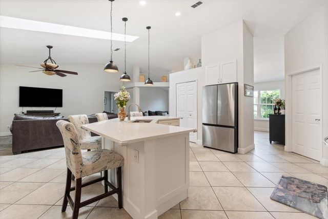 2066 E Forest Gate Dr, Jacksonville, FL 32246