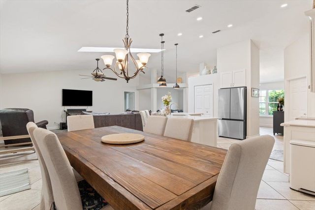 2066 E Forest Gate Dr, Jacksonville, FL 32246