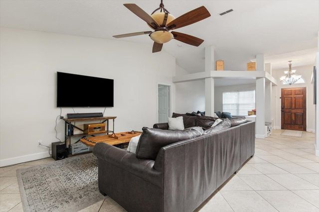 2066 E Forest Gate Dr, Jacksonville, FL 32246