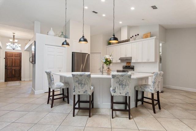 2066 E Forest Gate Dr, Jacksonville, FL 32246