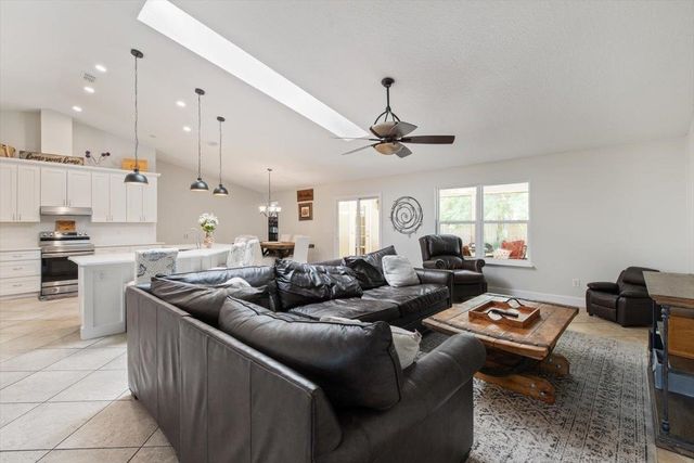 2066 E Forest Gate Dr, Jacksonville, FL 32246