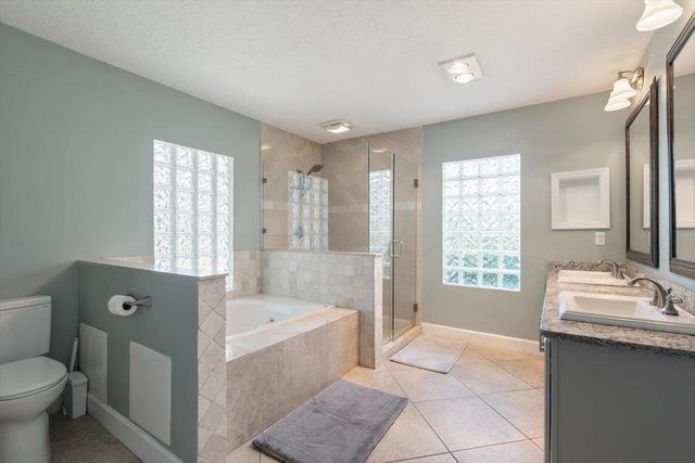 2066 E Forest Gate Dr, Jacksonville, FL 32246