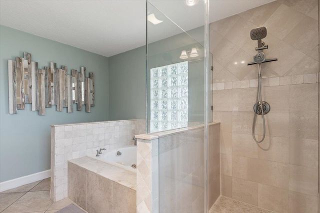 2066 E Forest Gate Dr, Jacksonville, FL 32246