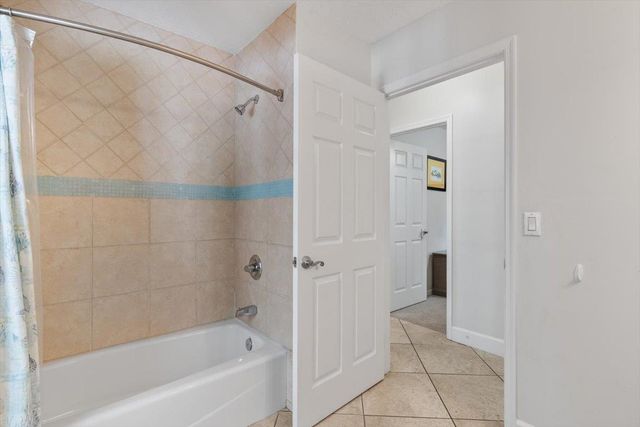 2066 E Forest Gate Dr, Jacksonville, FL 32246