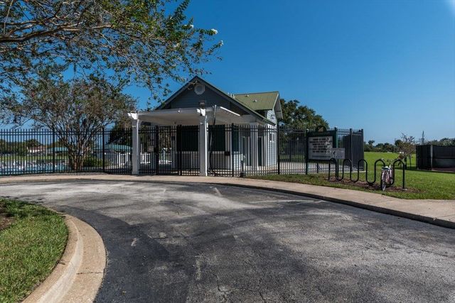 2066 E Forest Gate Dr, Jacksonville, FL 32246