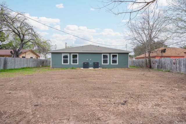 1143 Magnolia, Seguin, TX 78155