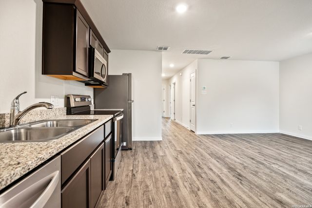 1143 Magnolia, Seguin, TX 78155