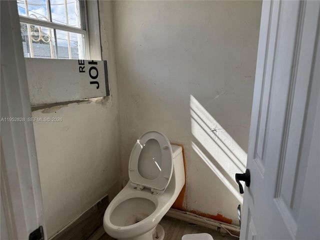 2328 Hollywood Blvd, Hollywood, FL 33020