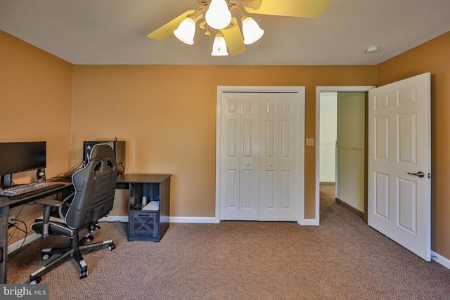114 HOLLOW DR, Stroudsburg, PA 18360