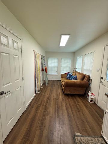 1011 10th Street, Huntsville, TX 77320