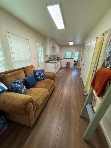 1011 10th Street, Huntsville, TX 77320