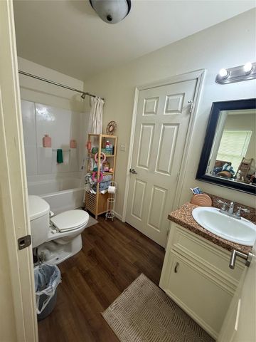 1011 10th Street, Huntsville, TX 77320