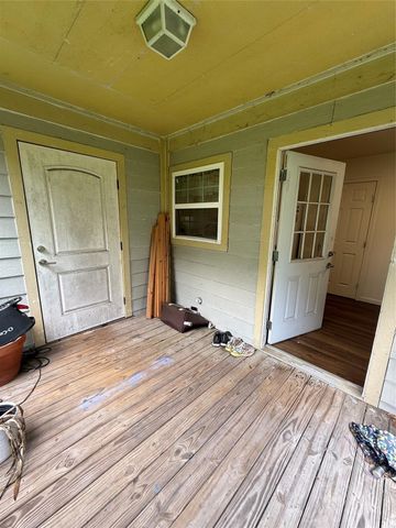 1011 10th Street, Huntsville, TX 77320